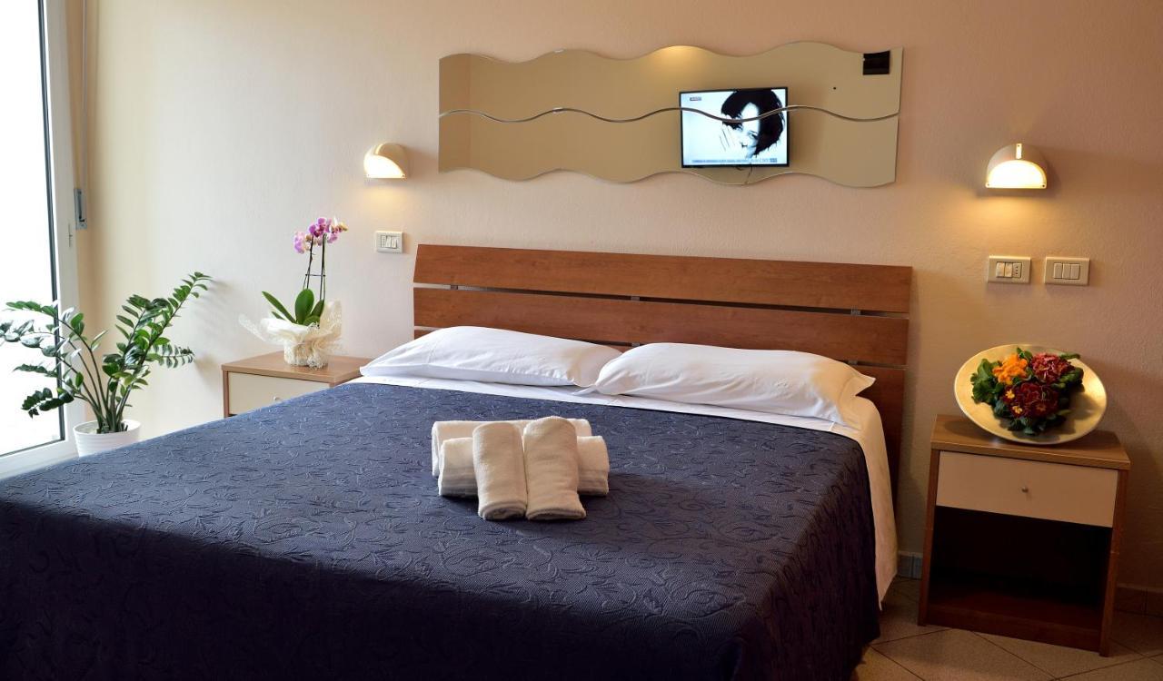 Hotel Oltremar B&B Cattolica Ngoại thất bức ảnh