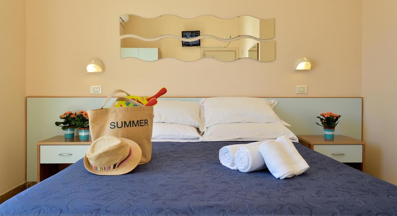 Hotel Oltremar B&B Cattolica Ngoại thất bức ảnh
