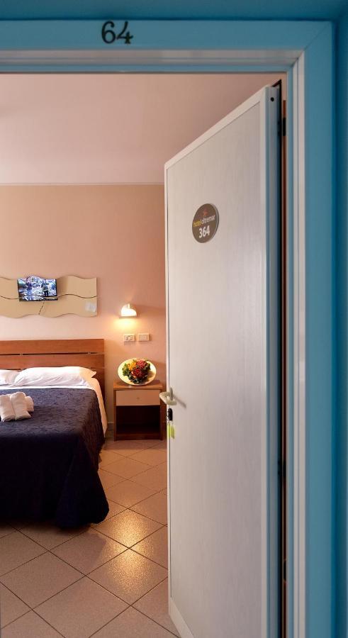 Hotel Oltremar B&B Cattolica Ngoại thất bức ảnh