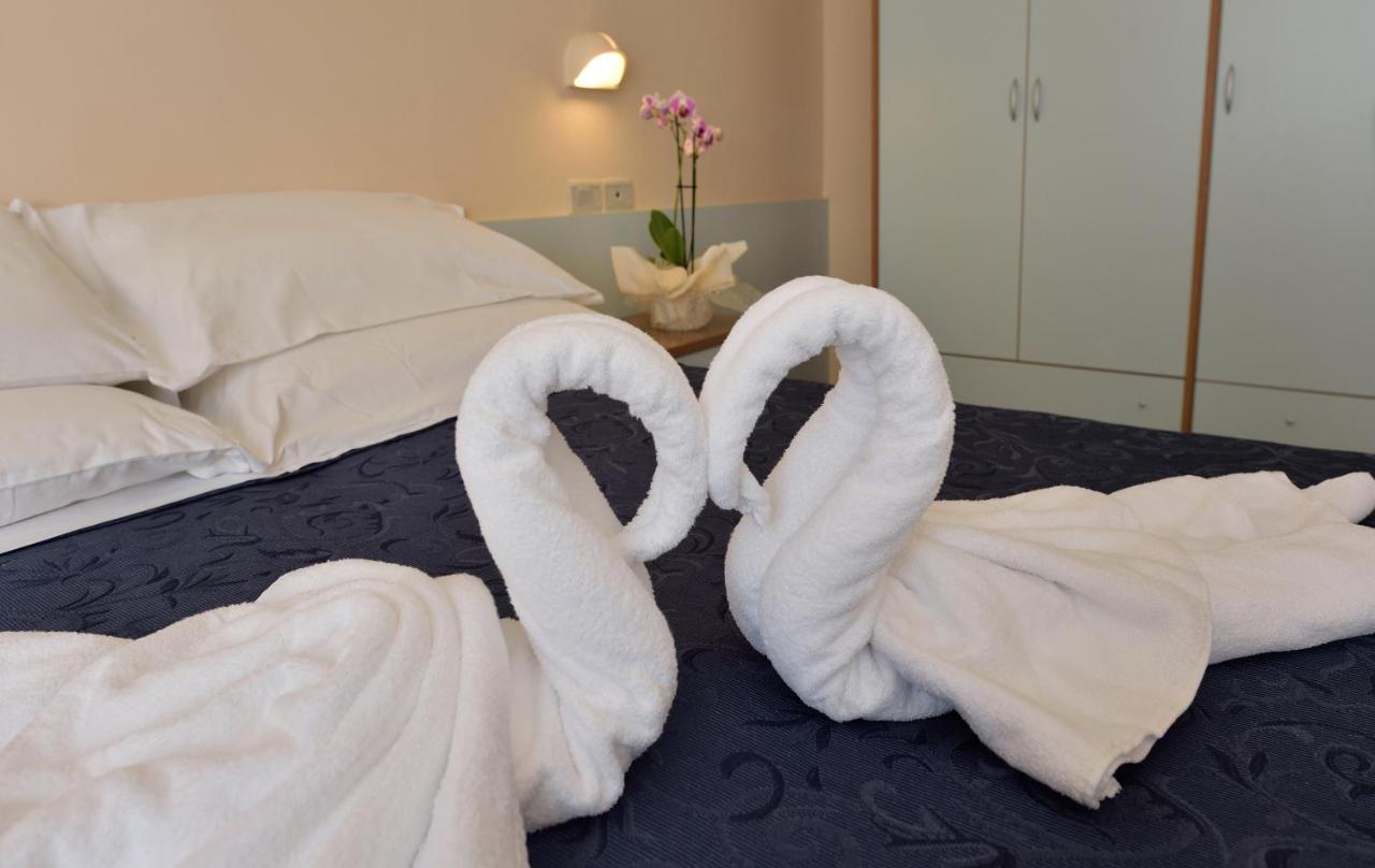 Hotel Oltremar B&B Cattolica Ngoại thất bức ảnh