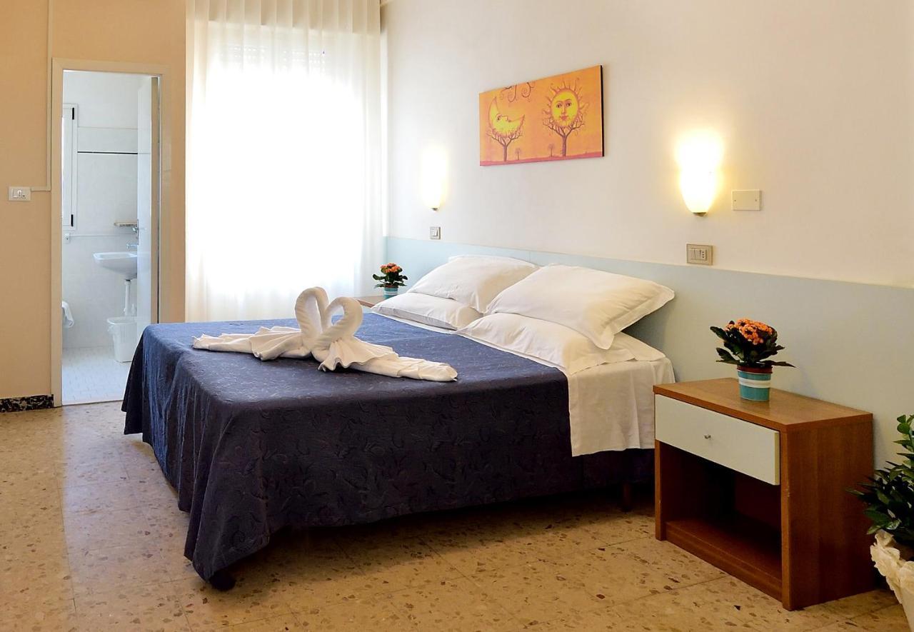 Hotel Oltremar B&B Cattolica Ngoại thất bức ảnh