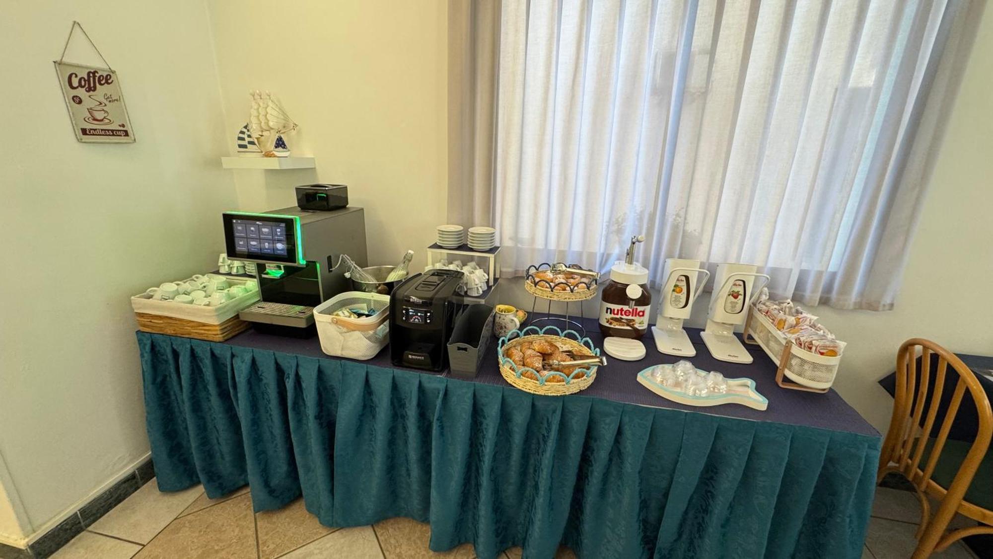 Hotel Oltremar B&B Cattolica Ngoại thất bức ảnh